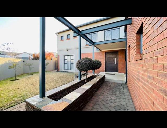 3 BEDROOM HOUSE FOR SALE IN MIDSTREAM ESTATE